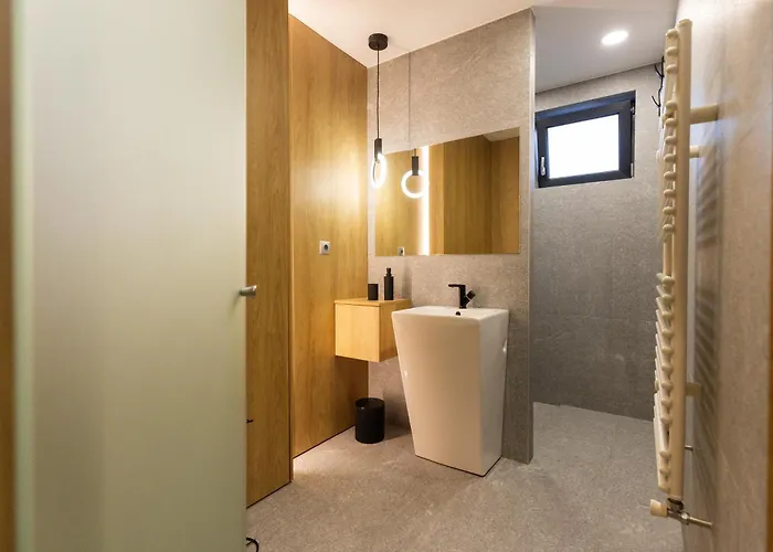 Royalton Woodline Apartment *