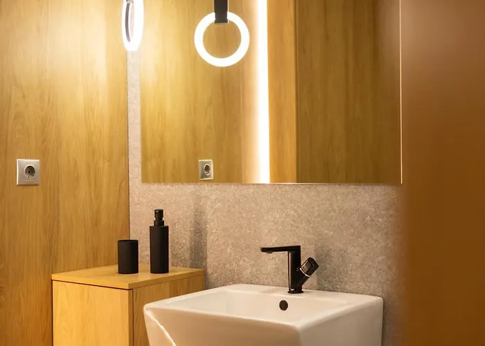 Royalton Woodline Apartment *