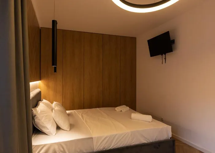 Royalton Woodline Apartment *